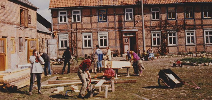 02-Geschichte-1995-Projektzentrum-1-720x340.jpg